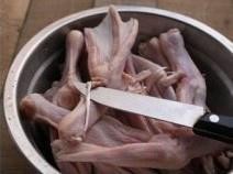 干锅鸭掌做法