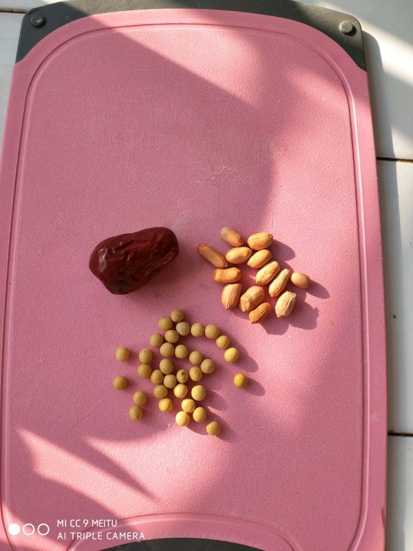 三鲜水饺配豆浆