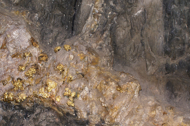 沙金和18k金的纯度一样吗