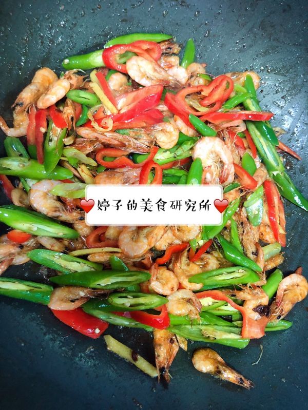 油爆尖椒小河虾