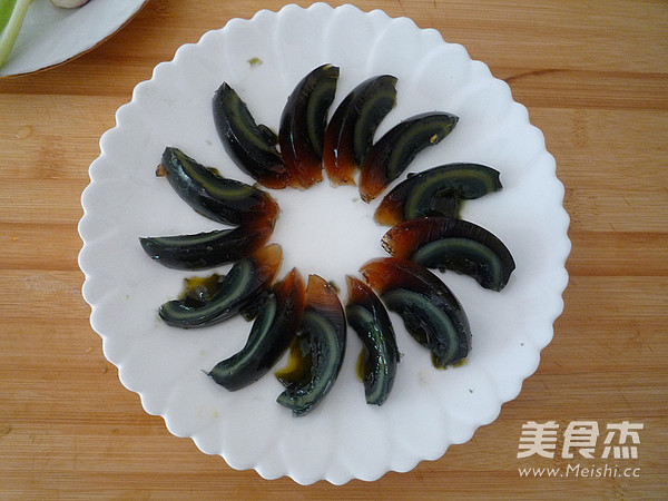 剁椒皮蛋的做法