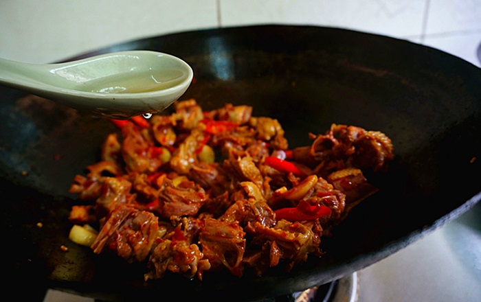 如何烹饪腌制的咸鸭
