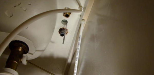 水龙头底部松动怎么办