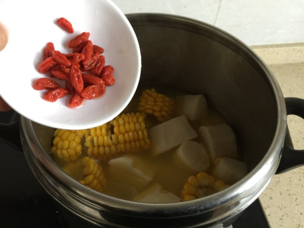 炖鸡汤时要不要把鸡油去扔掉
