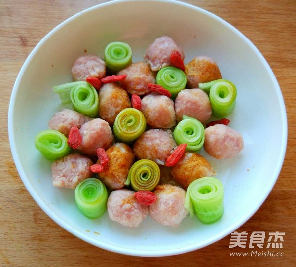 羊肉丸子蒸黄瓜