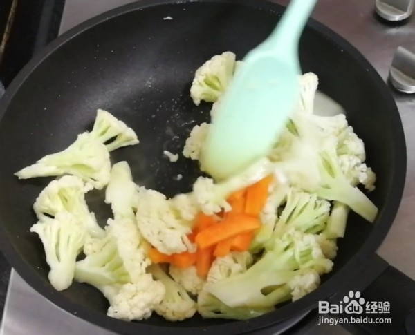 西红柿焖菜花的做法