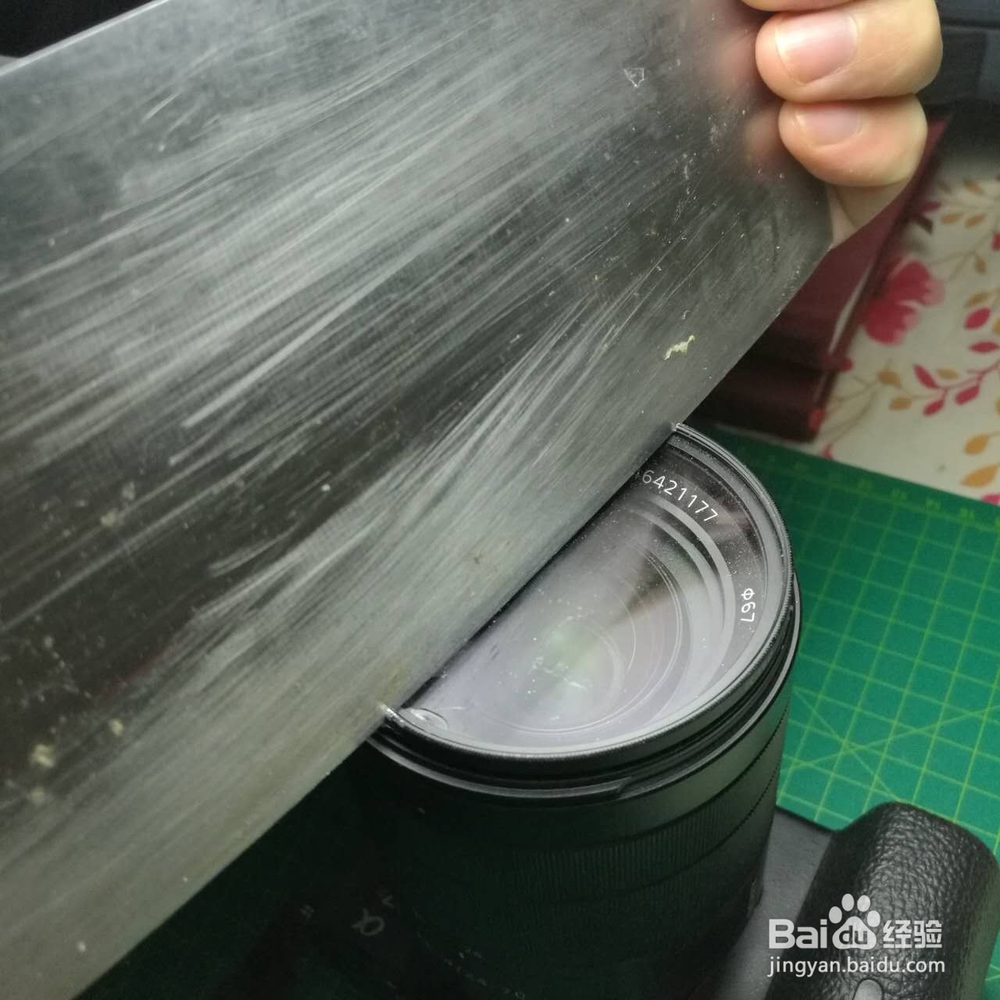 相机摔了，UV镜磕变形，取不下来该怎么办？