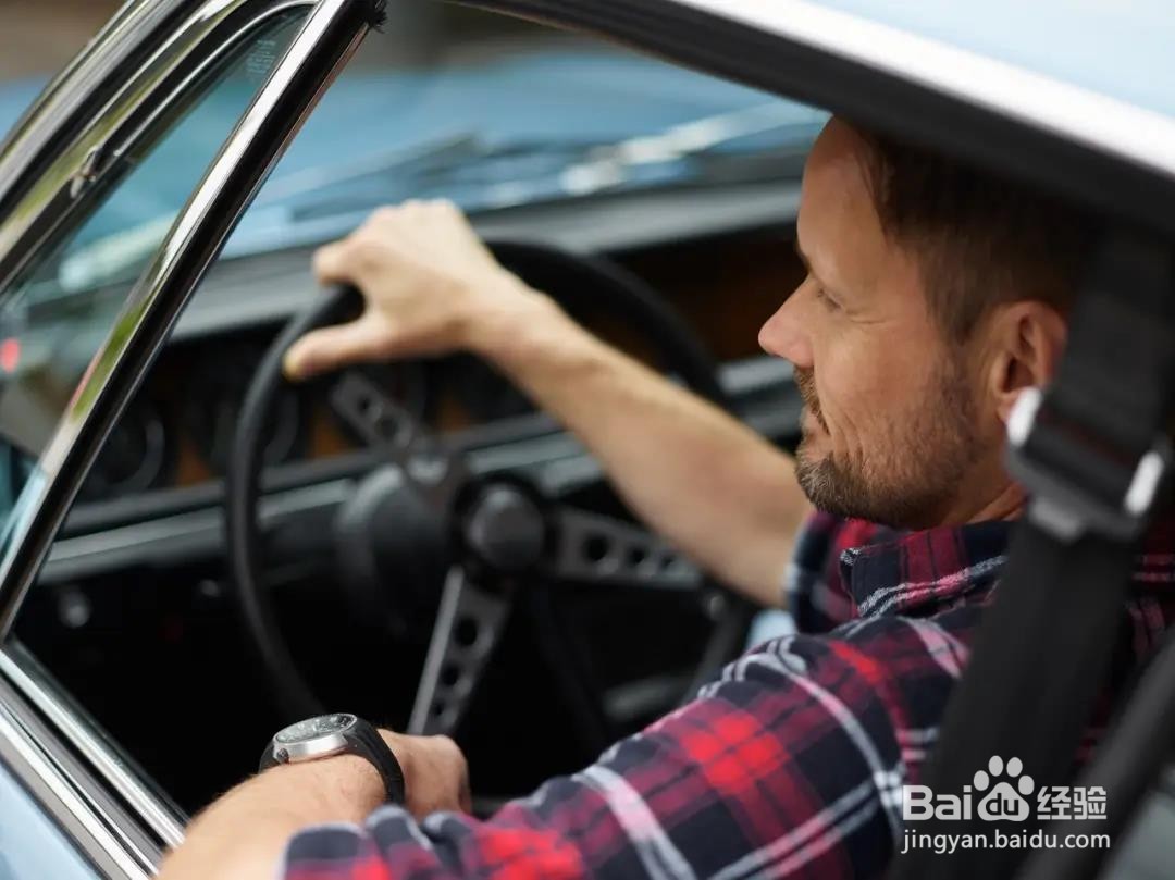 如何避开驾车盲区？