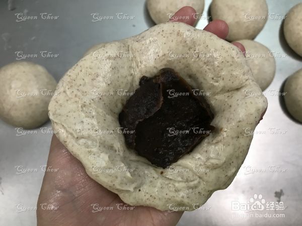 枣泥黑麦丑丑包