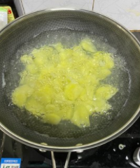 孜然土豆火腿肠做法