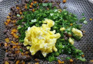 教你怎么做藜麦牛肉油菜饭团