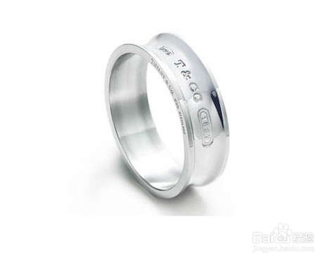 当把小戒指不甚套到手指上,去不掉怎么办?