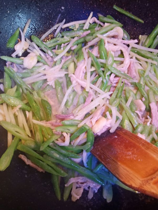 土豆豆角炒肉丝