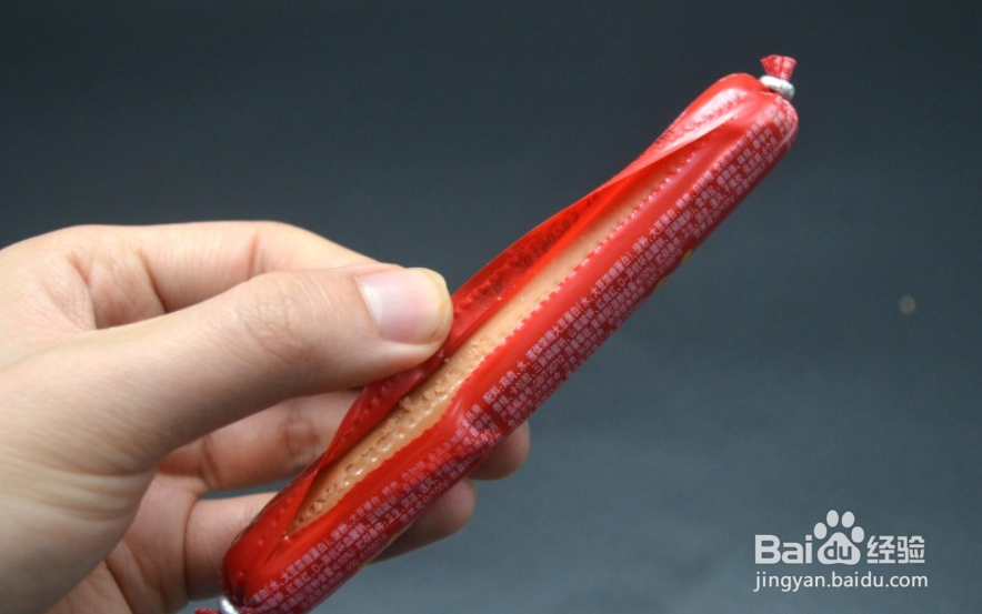 如何快速剥火腿肠皮?