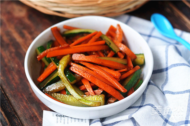 胡萝卜炒黄瓜条