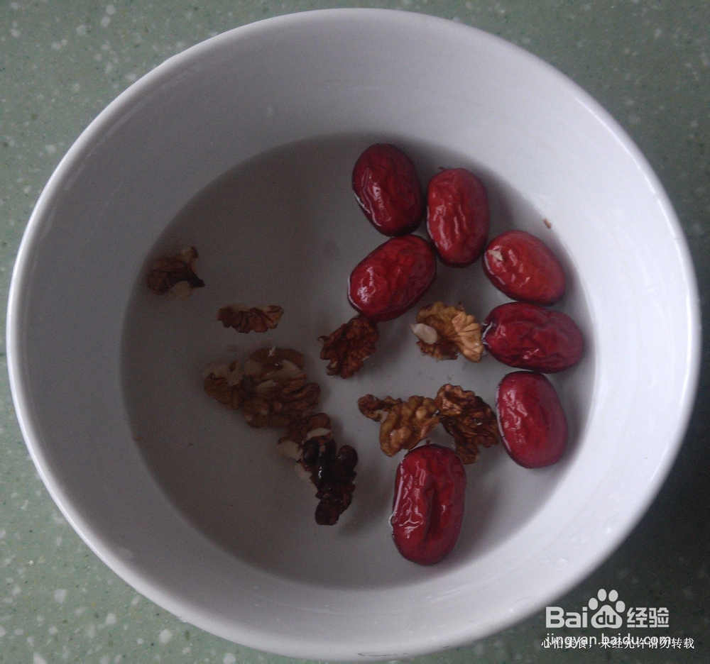 祛湿美容兼益智的红豆薏仁汤