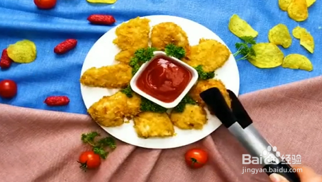 如何自制美味的薯片鸡块