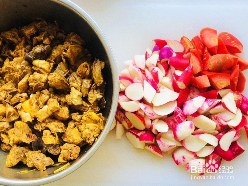 「年夜饭」红焖土鸡萝卜的做法