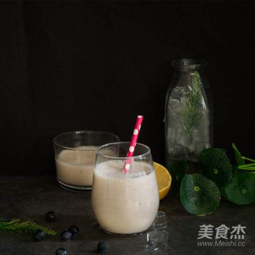 把雪梨加入香蕉牛奶