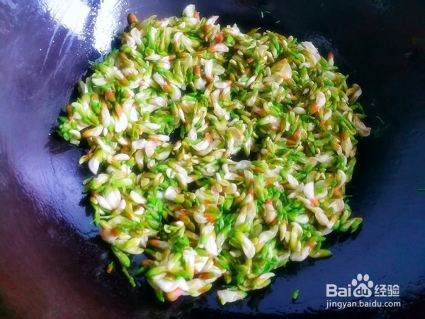 家常槐花炒鸡蛋