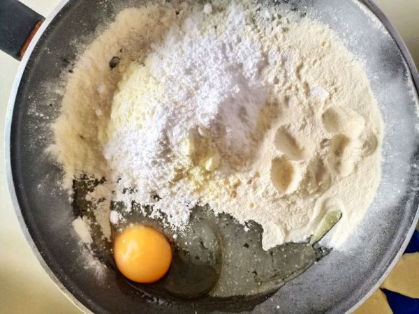 奶黄馅节日面包