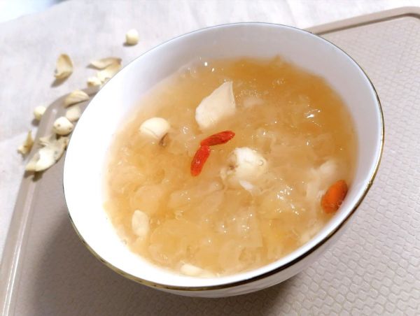 银耳百合莲子羹