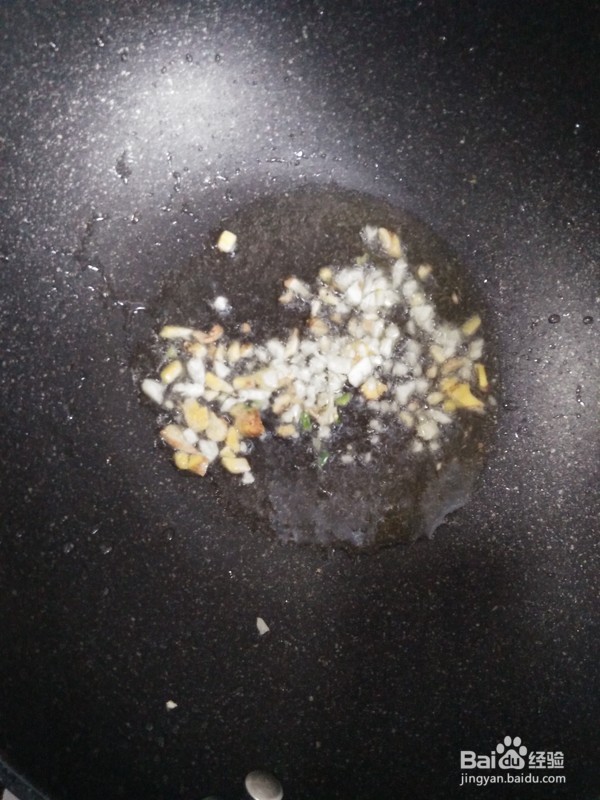 香飘四溢的素炒茄子的做法