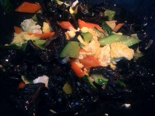 黄瓜木耳炒鸡蛋