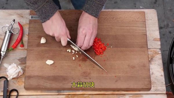 柠檬黄油烤加拿大龙虾