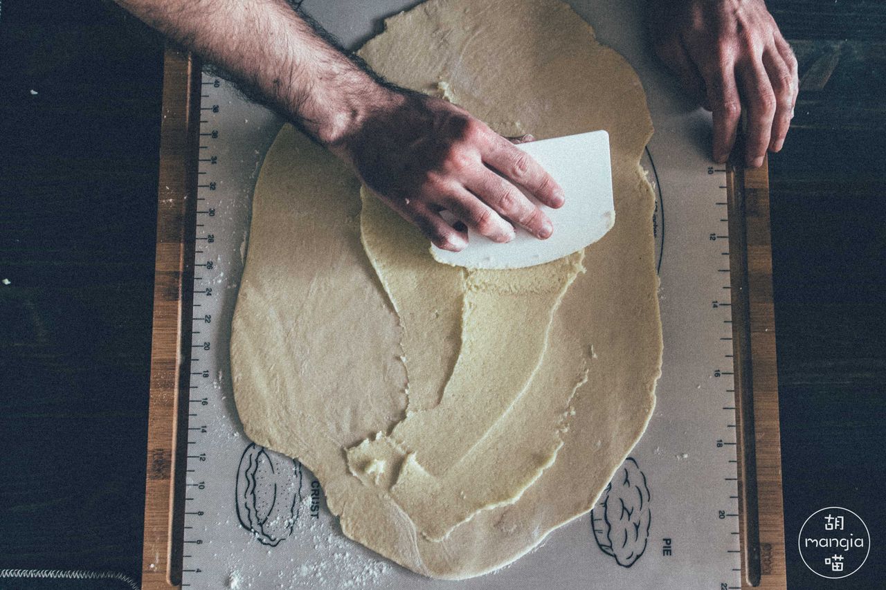 在家也能做美味的巧克力面包卷,十分好吃!