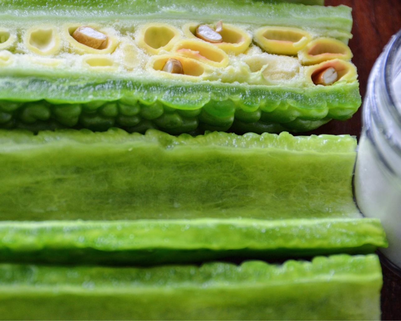 教你一道超好吃的冲绳苦瓜炒物