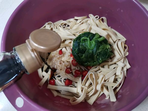 低脂凉拌菠菜豆腐皮