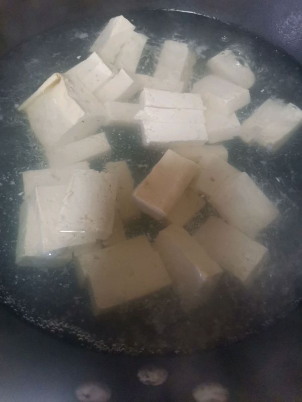 红烧鱼籽鱼泡炖豆腐