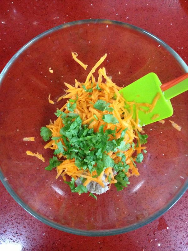 胡萝卜香菜豆渣饼