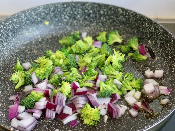 三文鱼时蔬藜麦炒饭