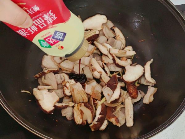 家常香菇五花肉汤面