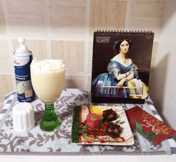 奶油菠萝香蕉奶昔