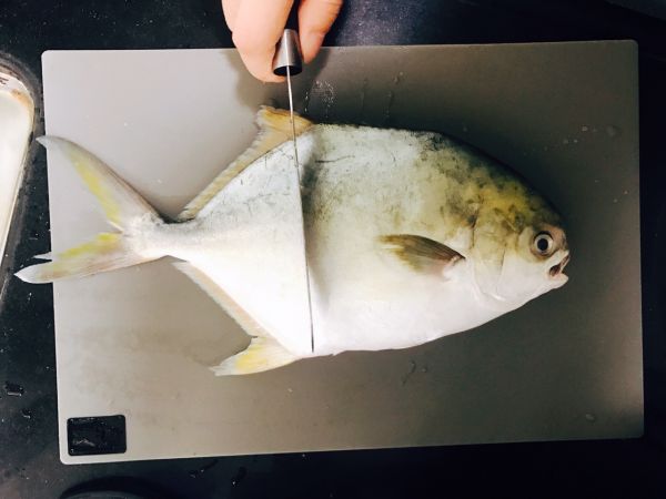 柠檬盐烤金鲳鱼