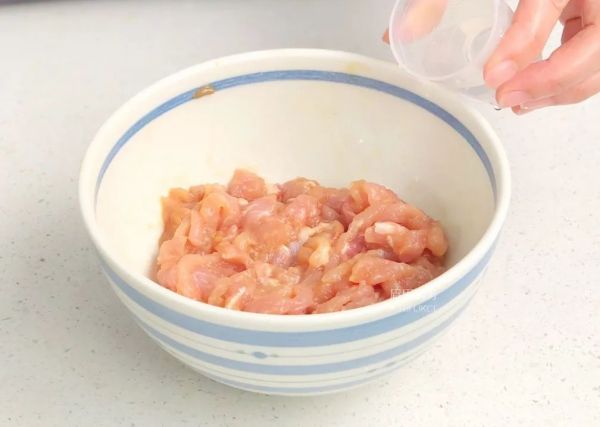 金汤酸菜肉丝面