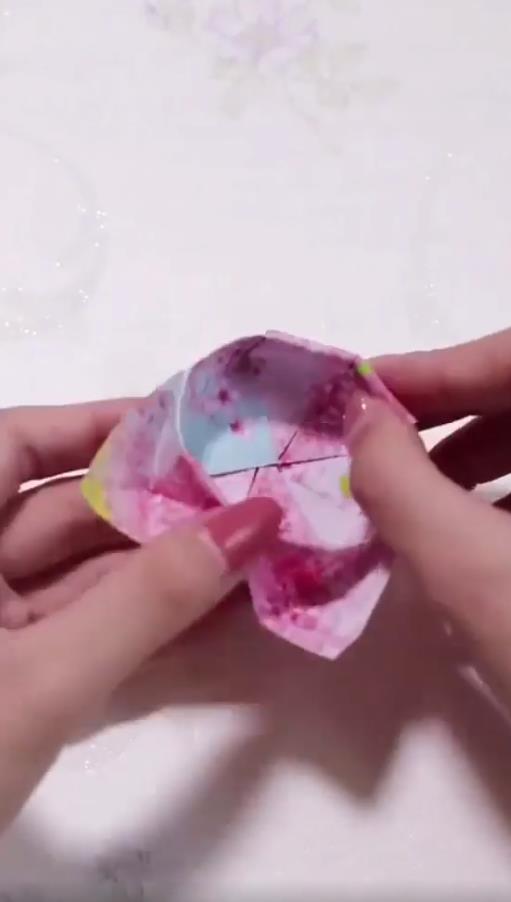 怎么用纸折耳朵盒子