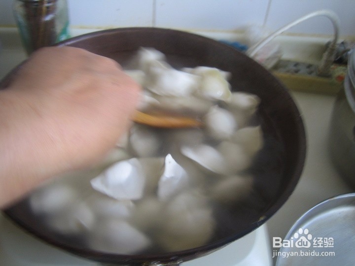 老年人怎样用电磁炉煮水饺--短视频2