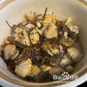 教你怎么做超下饭蒜香茶树菇鸡翅锅