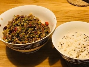 食补佳品芹菜牛肉末辣版的做法