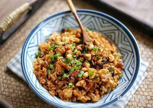 家庭自制鸡肉香菇焖饭