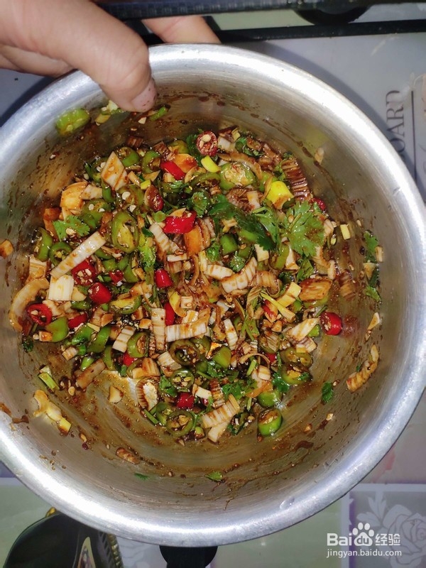 小米辣鸡腿拌
