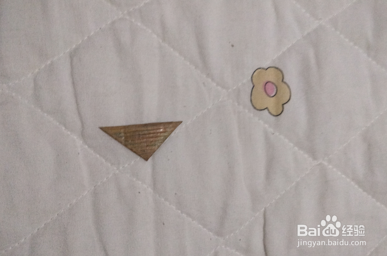 用蛋形九巧板怎么拼一只拍翅的鸽子