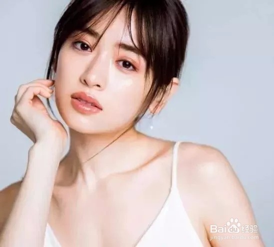 适合亚洲人脸型的修容化妆技巧，打造巴掌脸！