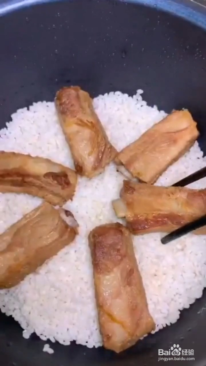 如何制作好吃的排骨玉米焖饭