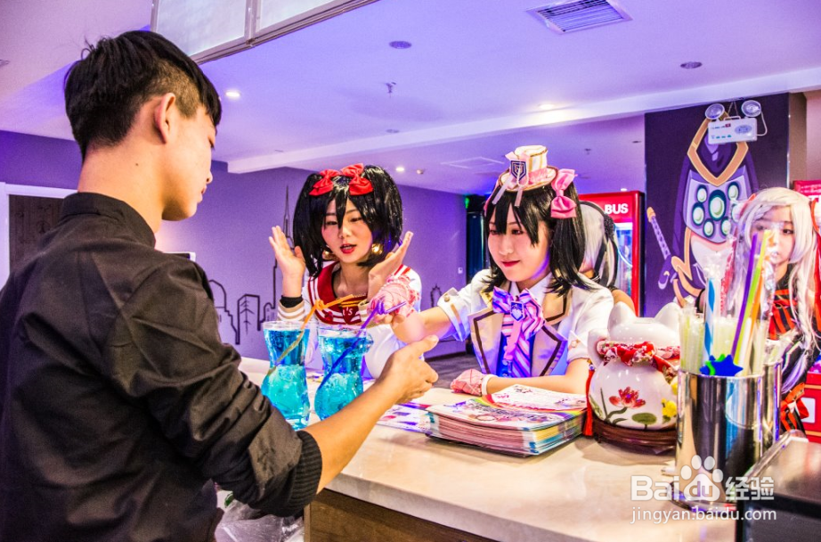 开动漫店怎样服务顾客？