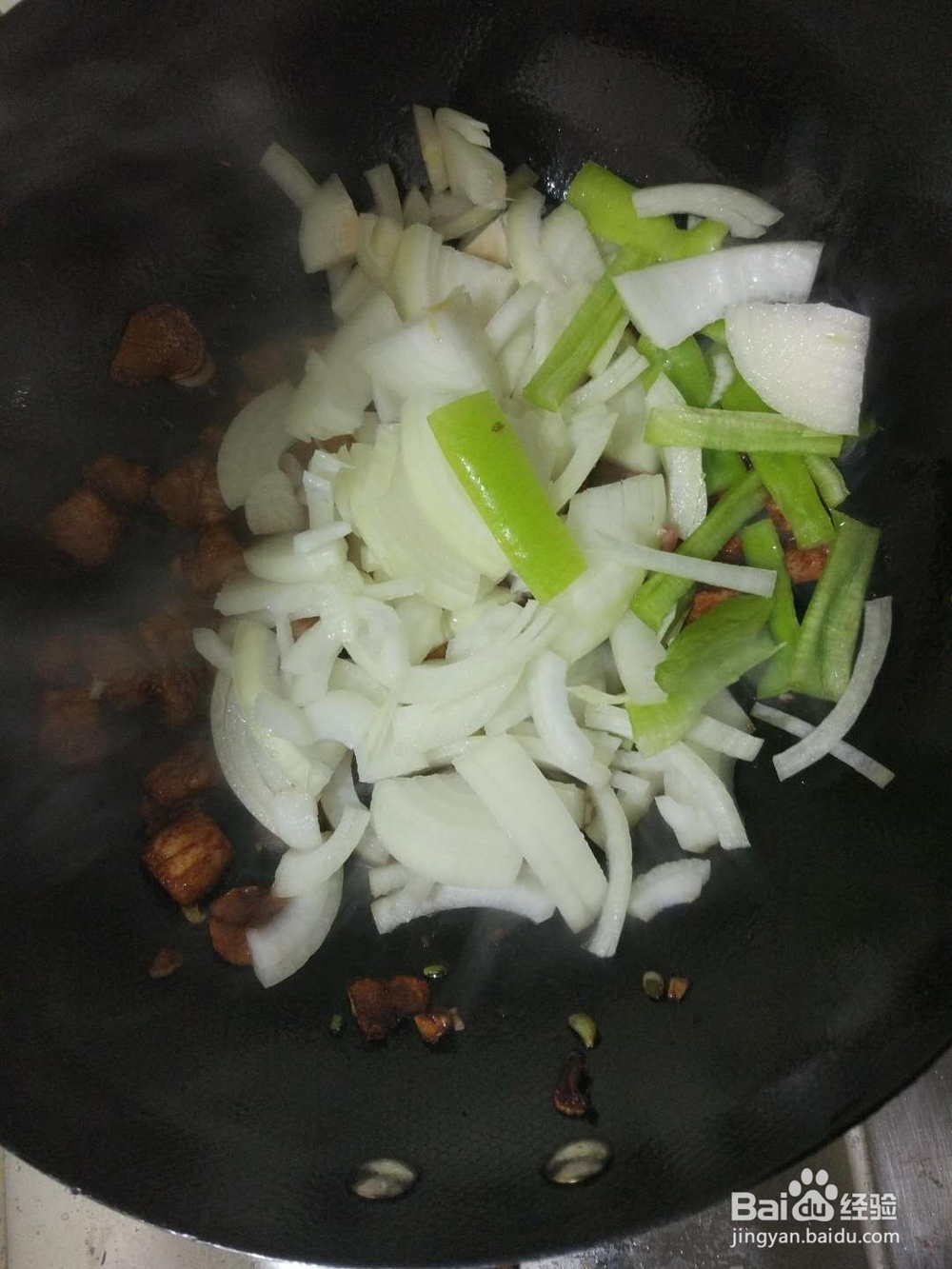 如何做洋葱炒肉。